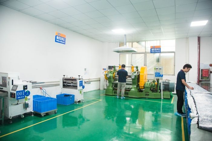 橡（xiàng）膠煉膠室（shì）